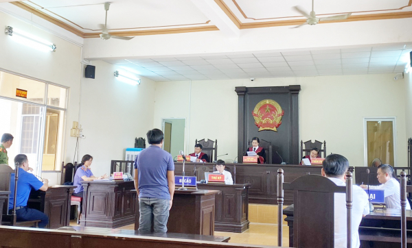 Thợ hàn gây cháy, cơ sở quảng cáo phải bồi thường trên 21 tỷ đồng - Ảnh 1. Thợ hàn gây cháy, cơ sở quảng cáo phải bồi thường trên 21 tỷ đồng - Ảnh 1.