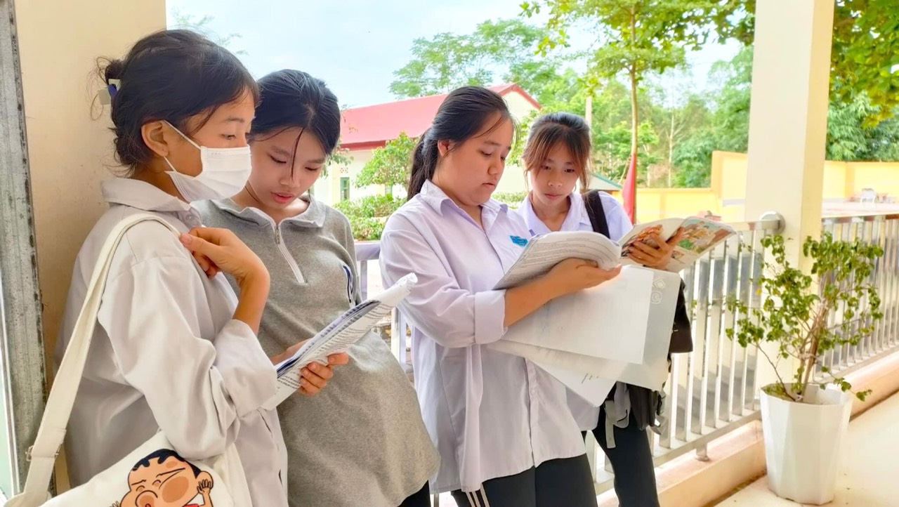 Kỳ thi tuyển sinh lớp 10 tại Quảng Ninh: Đề thi ngữ văn 'dễ thở' hơn năm trước - Ảnh 3.