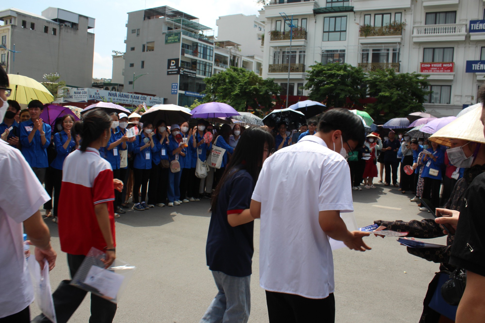Kỳ thi tuyển sinh lớp 10 tại Quảng Ninh: Đề thi ngữ văn 'dễ thở' hơn năm trước - Ảnh 1.