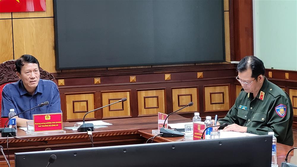Lãnh đạo Bộ Công an, lãnh đạo tỉnh Đăk Lăk thăm, viếng các nạn nhân trong vụ việc xảy ra tại Đắk Lắk - Ảnh 4. Lãnh đạo Bộ Công an, lãnh đạo tỉnh Đăk Lăk thăm, viếng các nạn nhân trong vụ việc xảy ra tại Đắk Lắk - Ảnh 4.