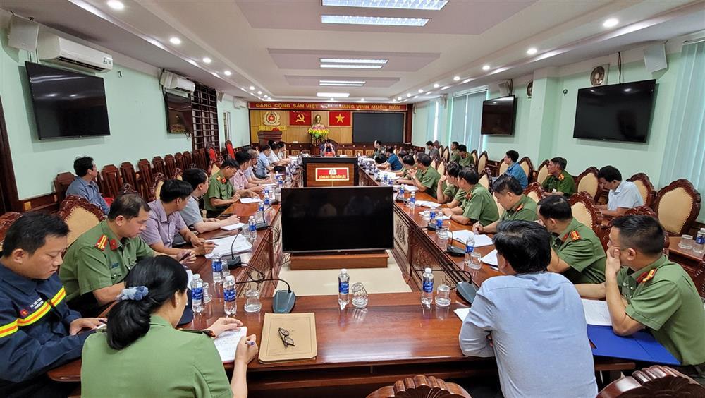 Lãnh đạo Bộ Công an, lãnh đạo tỉnh Đăk Lăk thăm, viếng các nạn nhân trong vụ việc xảy ra tại Đắk Lắk - Ảnh 5. Lãnh đạo Bộ Công an, lãnh đạo tỉnh Đăk Lăk thăm, viếng các nạn nhân trong vụ việc xảy ra tại Đắk Lắk - Ảnh 5.