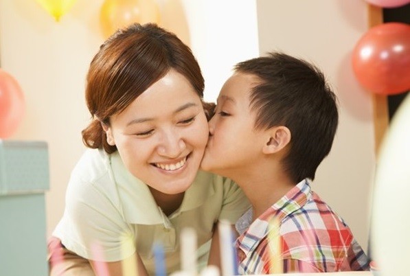 Nghiên cứu khoa học: Đứa trẻ được bố mẹ dạy lòng biết ơn từ sớm lớn lên sẽ lạc quan, yêu đời và hạnh phúc hơn những đứa trẻ khác - Ảnh 1.