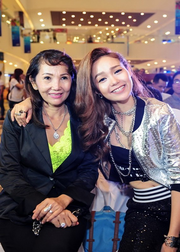 Người phụ nữ U60 trẻ đẹp khiến Minh Hằng nỗ lực mua nhà 2 triệu đô để báo hiếu - Ảnh 3.