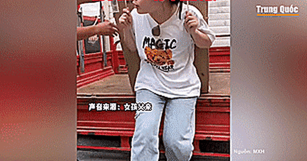 Trung Quốc: Nữ sinh cõng tủ lạnh giao hàng thay cha tàn tật