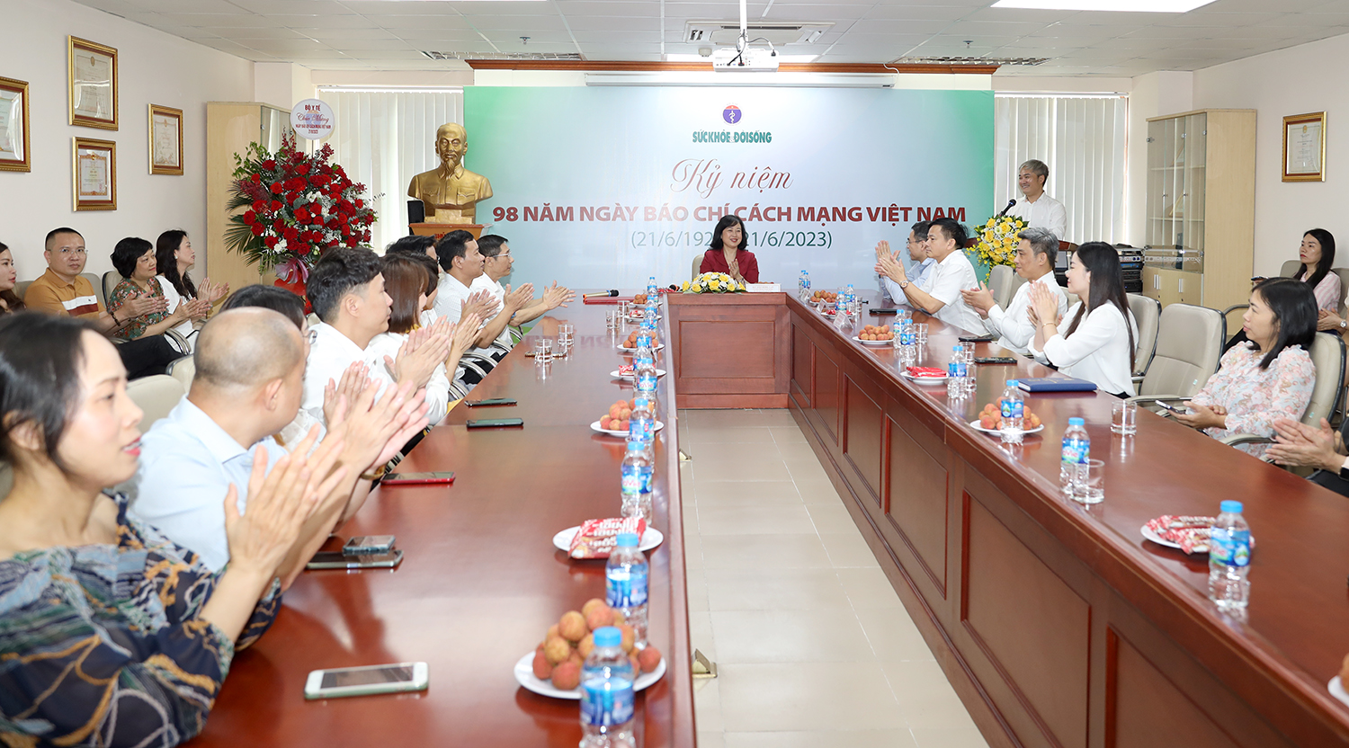 Bộ trưởng Bộ Y tế Đào Hồng Lan thăm, chúc mừng Báo Sức khoẻ & Đời sống nhân kỷ niệm Ngày Báo chí Cách mạng Việt Nam - Ảnh 5. Bộ trưởng Bộ Y tế Đào Hồng Lan thăm, chúc mừng Báo Sức khoẻ & Đời sống nhân kỷ niệm Ngày Báo chí Cách mạng Việt Nam - Ảnh 5.