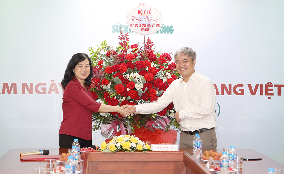 Bộ trưởng Bộ Y tế Đào Hồng Lan thăm, chúc mừng Báo Sức khoẻ & Đời sống nhân kỷ niệm Ngày Báo chí Cách mạng Việt Nam - Ảnh 1. Bộ trưởng Bộ Y tế Đào Hồng Lan thăm, chúc mừng Báo Sức khoẻ & Đời sống nhân kỷ niệm Ngày Báo chí Cách mạng Việt Nam - Ảnh 1.