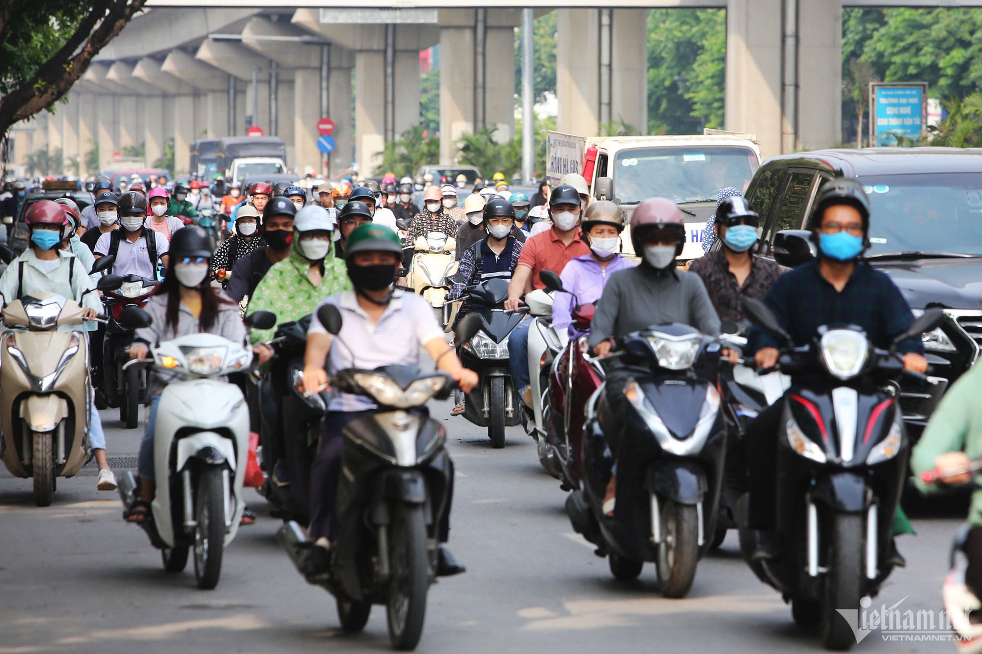 Hà Nội lên phương án cấm xe máy ở các quận - Ảnh 1.