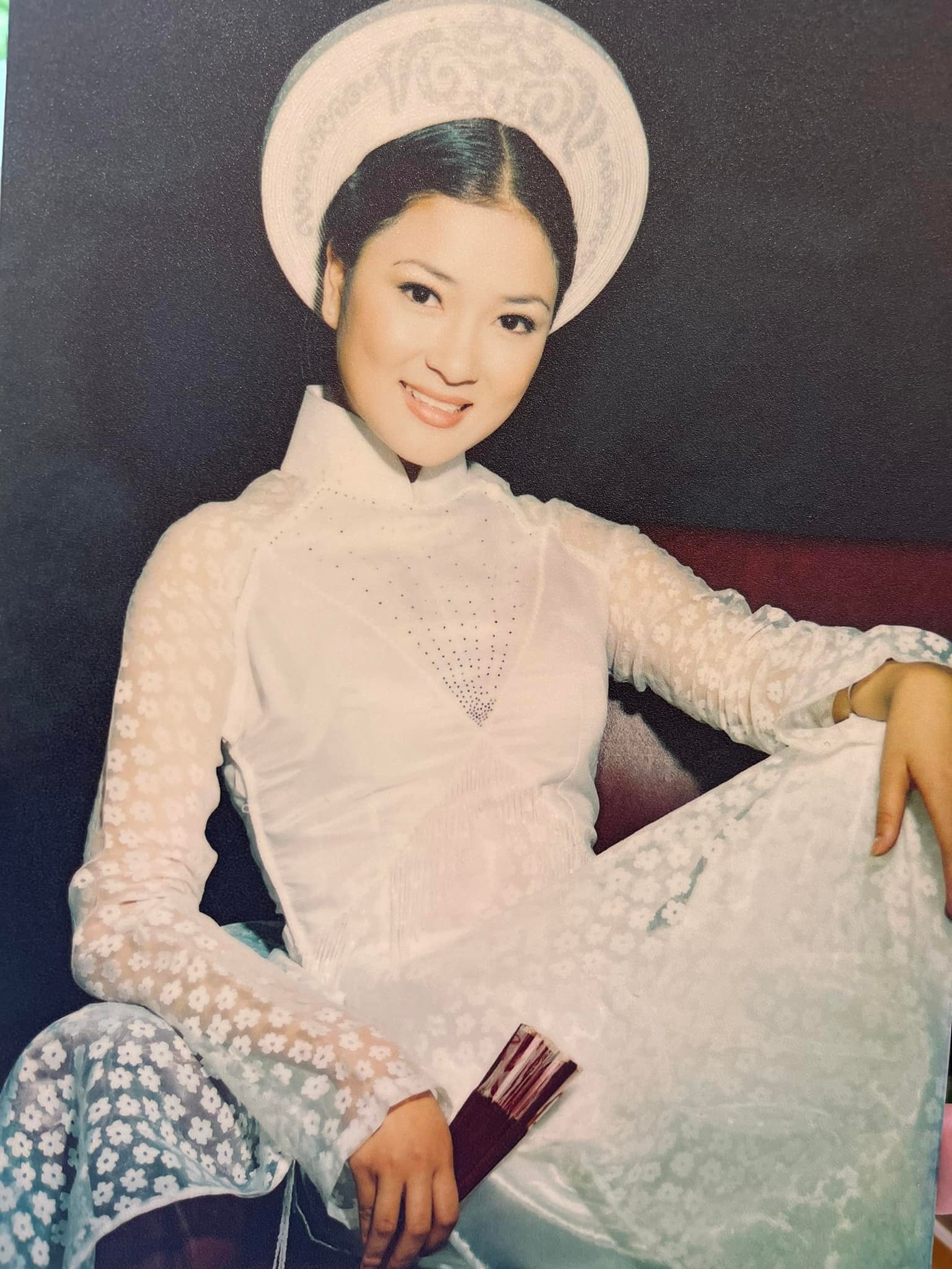 Nhan sắc tuổi 37 của Hoa hậu Nguyễn Thị Huyền - Ảnh 1.