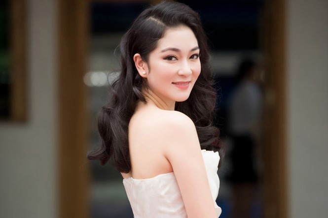 Nhan sắc tuổi 37 của Hoa hậu Nguyễn Thị Huyền - Ảnh 2.