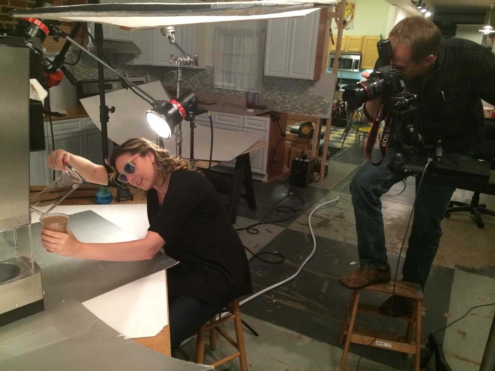 Nghề l&agrave;m người mẫu tay chuy&ecirc;n nghiệp: Kh&ocirc;ng bao giờ phải lộ mặt, ngồi im một chỗ vẫn kiếm đến hơn 200 triệu/ng&agrave;y - Ảnh 4.