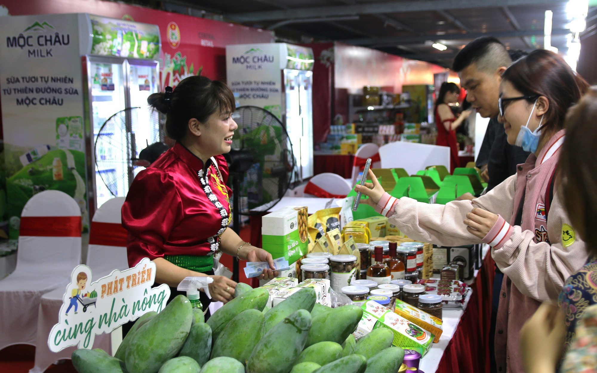 Hàng ngàn tấn nông sản Sơn La "xuống phố", người dân Thủ đô được sử dụng trái cây an toàn