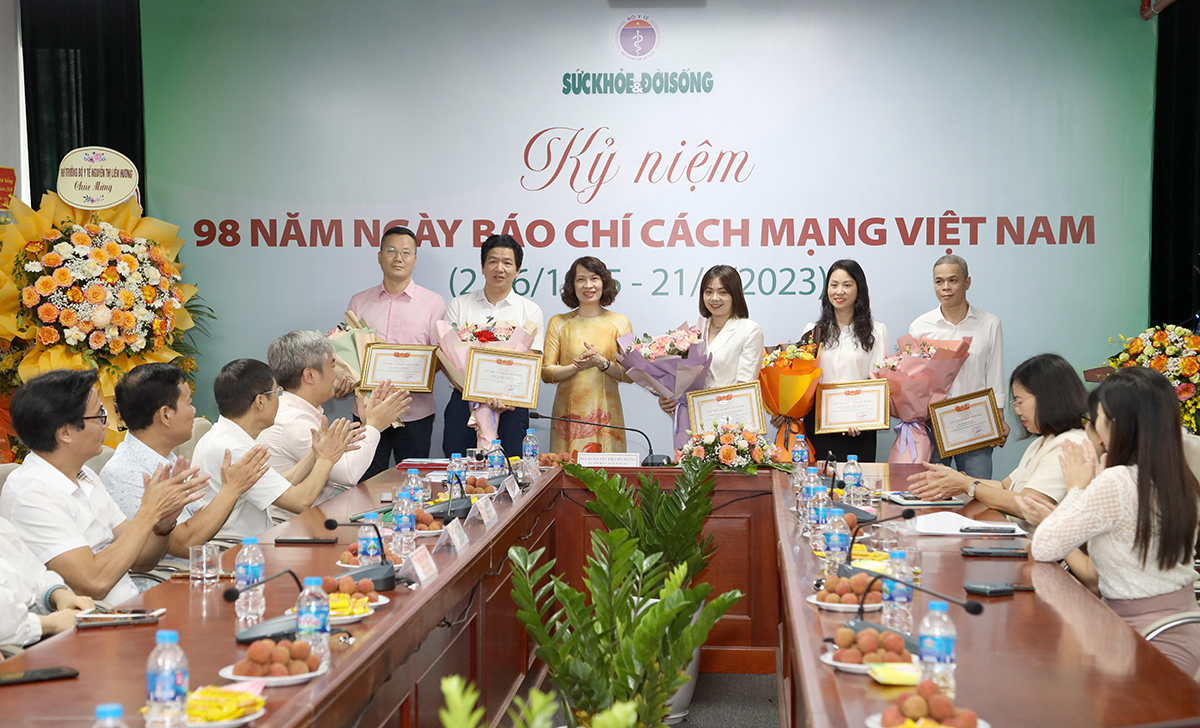 Thứ trưởng Nguyễn Thị Liên Hương: Báo Sức khỏe & Đời sống phát huy mô hình đa phương tiện để lan tỏa nhiều hơn các thông tin về ngành y tế - Ảnh 4. Thứ trưởng Nguyễn Thị Liên Hương: Báo Sức khỏe & Đời sống phát huy mô hình đa phương tiện để lan tỏa nhiều hơn các thông tin về ngành y tế - Ảnh 4.