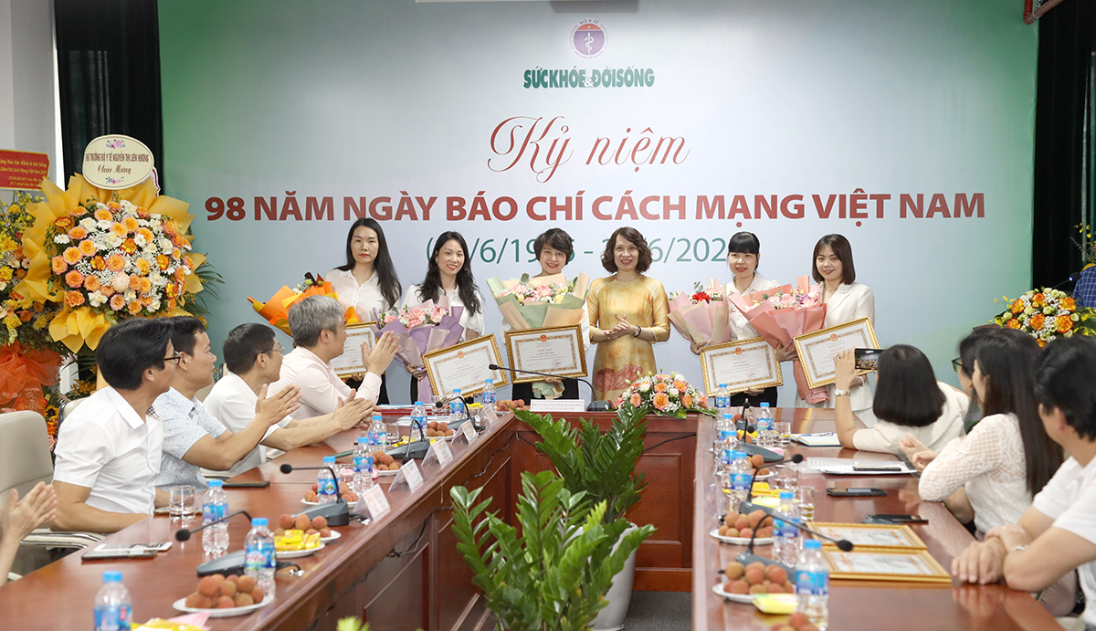 Thứ trưởng Nguyễn Thị Liên Hương: Báo Sức khỏe & Đời sống phát huy mô hình đa phương tiện để lan tỏa nhiều hơn các thông tin về ngành y tế - Ảnh 5. Thứ trưởng Nguyễn Thị Liên Hương: Báo Sức khỏe & Đời sống phát huy mô hình đa phương tiện để lan tỏa nhiều hơn các thông tin về ngành y tế - Ảnh 5.