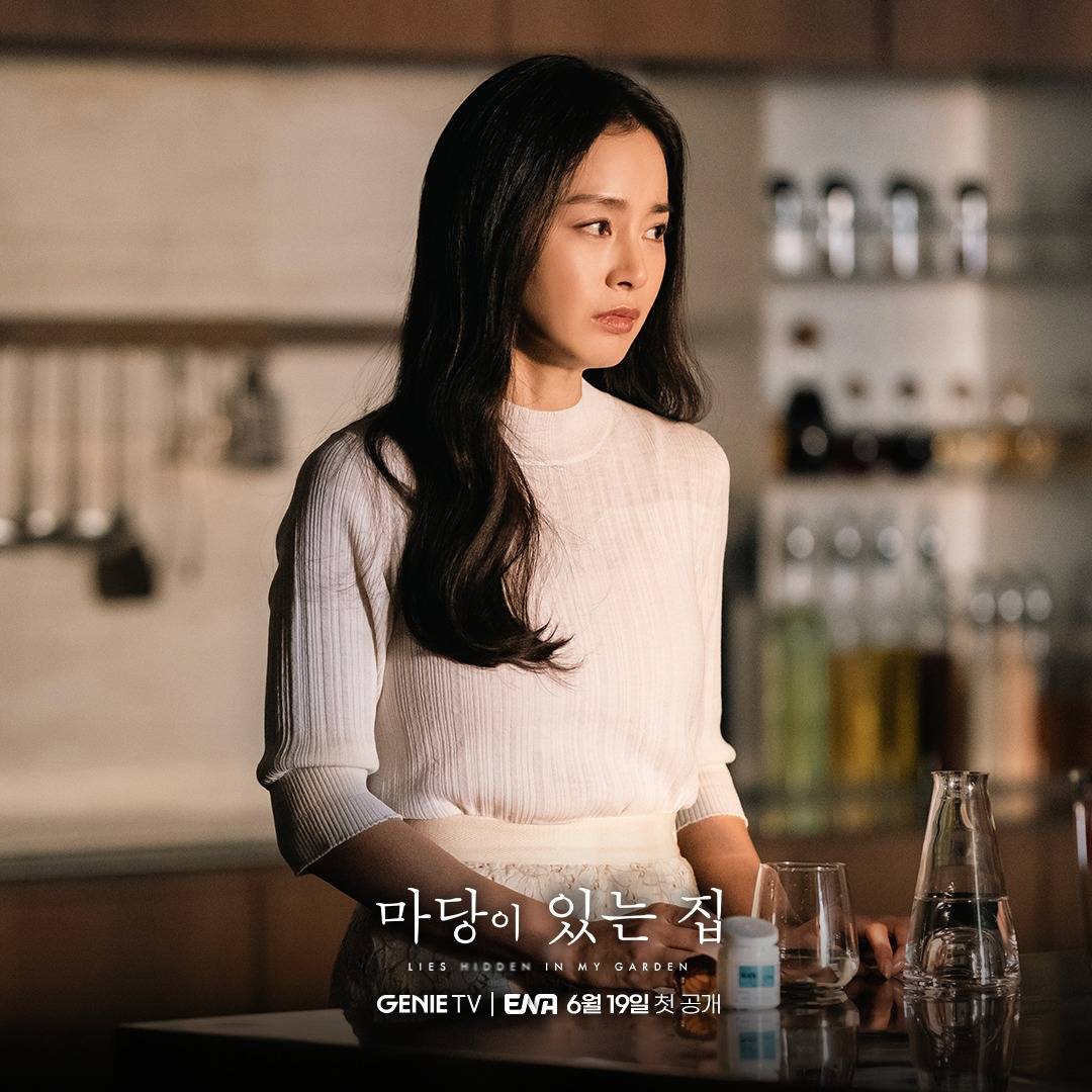 Kim Tae Hee ghi điểm vì chăm diện đồ trắng - Ảnh 8.