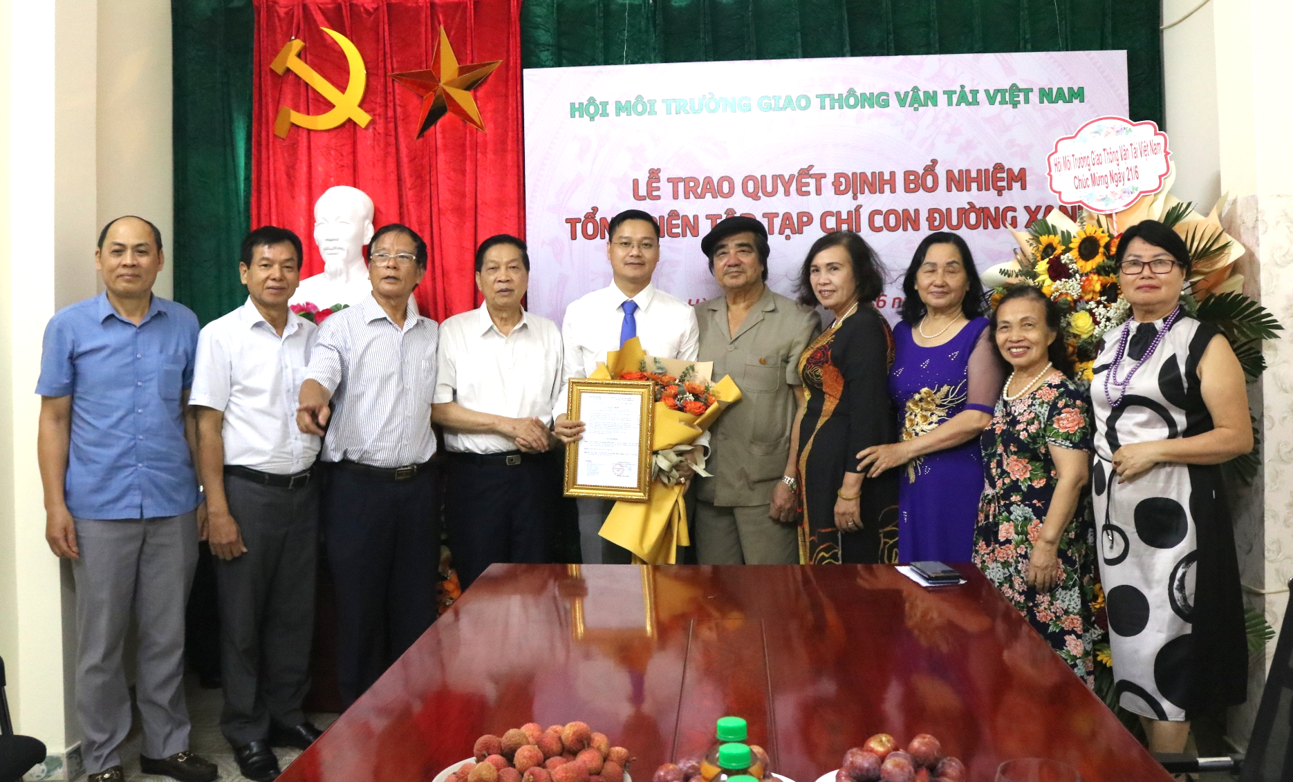 Nh&agrave; b&aacute;o Ho&agrave;ng Minh Th&agrave;nh được bổ nhiệm l&agrave;m Tổng Bi&ecirc;n tập Tạp ch&iacute; Con đường xanh - Ảnh 4.