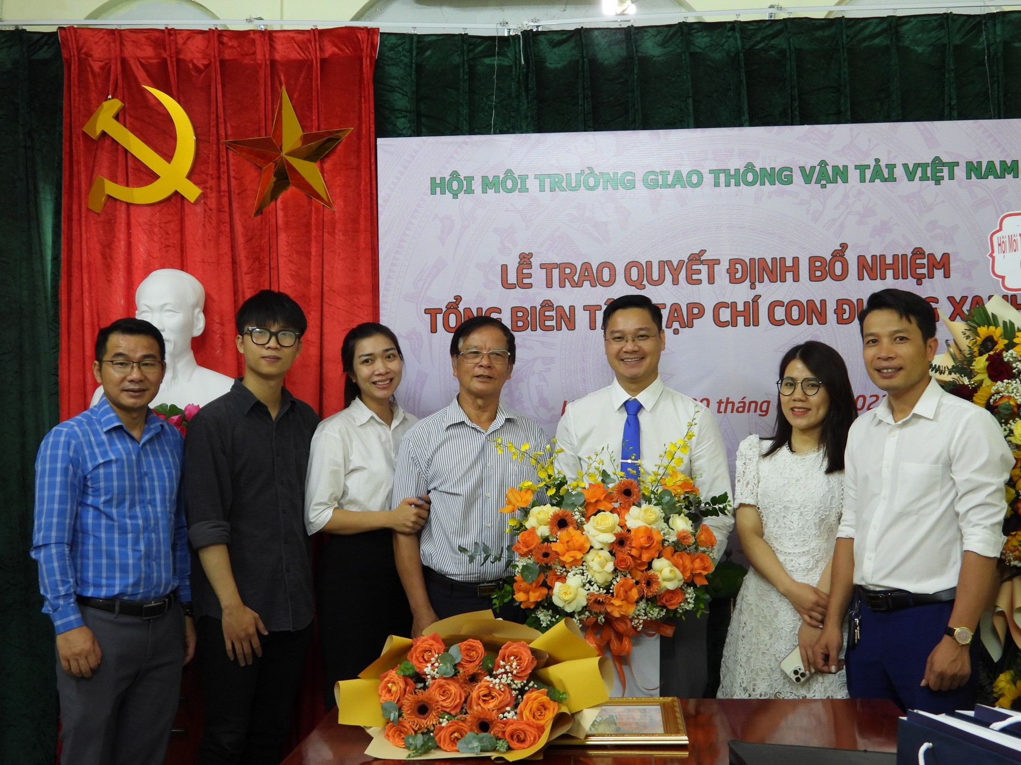 Nh&agrave; b&aacute;o Ho&agrave;ng Minh Th&agrave;nh được bổ nhiệm l&agrave;m Tổng Bi&ecirc;n tập Tạp ch&iacute; Con đường xanh - Ảnh 5.