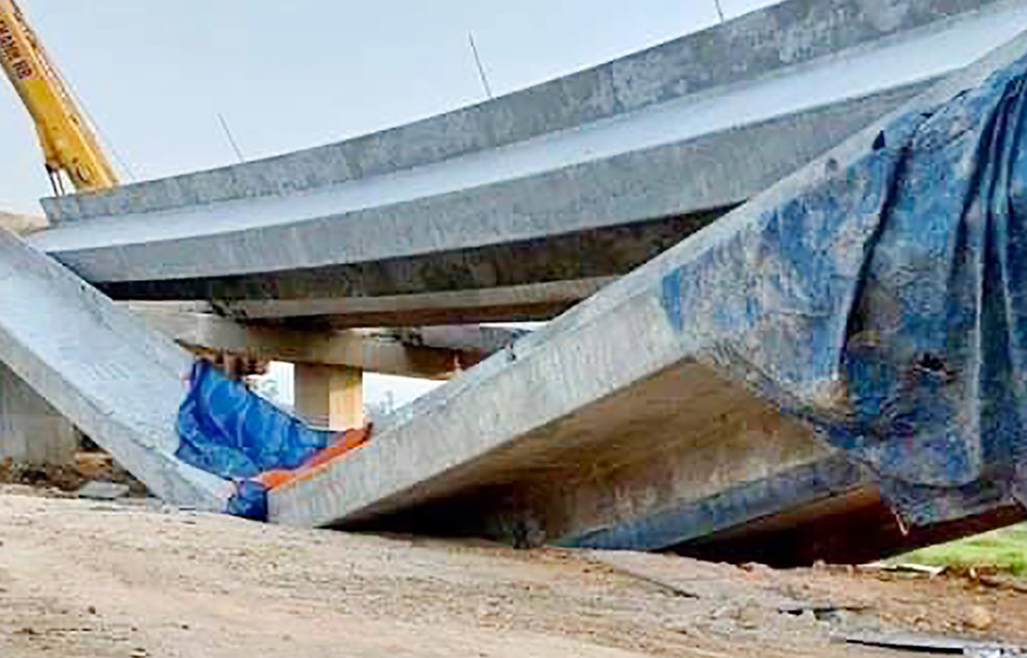 Vụ sập loạt dầm cầu cao tốc Bắc – Nam: Nhà thầu chi tiền tỷ đúc lại - Ảnh 1.
