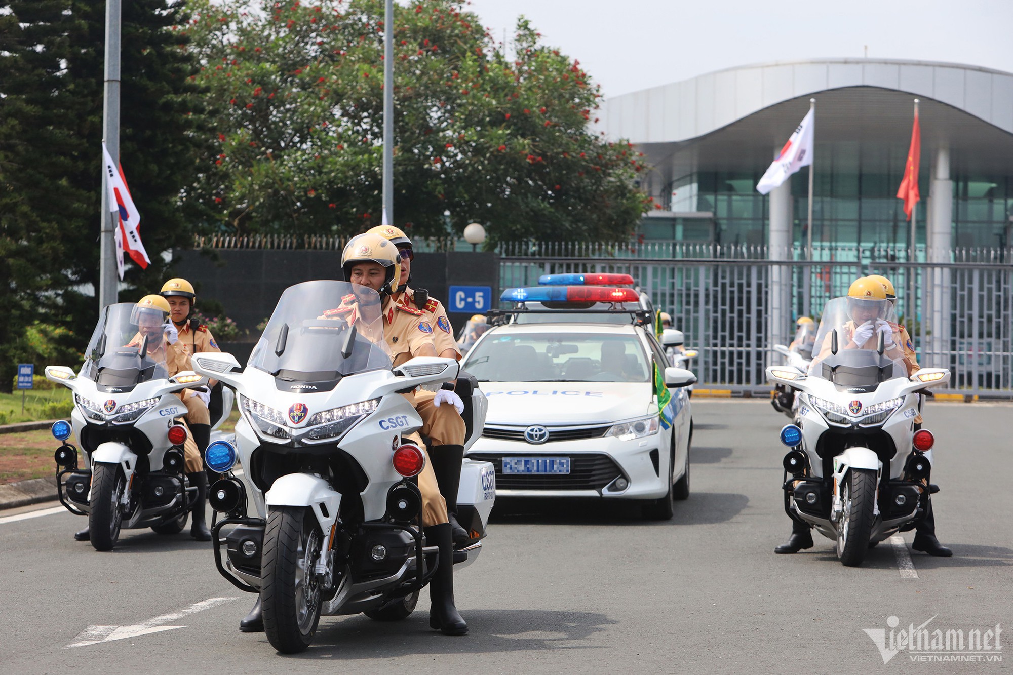 Dàn siêu mô tô của lực lượng CSGT sẽ dẫn đoàn Tổng thống Hàn Quốc thăm Việt Nam - Ảnh 1.