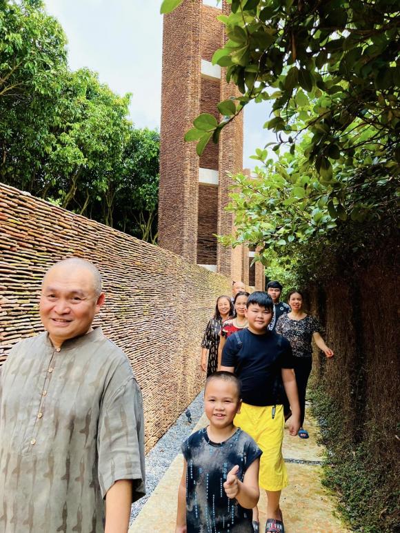 Em trai và đại gia đình về thăm cơ ngơi đắt giá của nghệ sĩ Xuân Hinh ở ngoại thành Hà Nội - Ảnh 4.