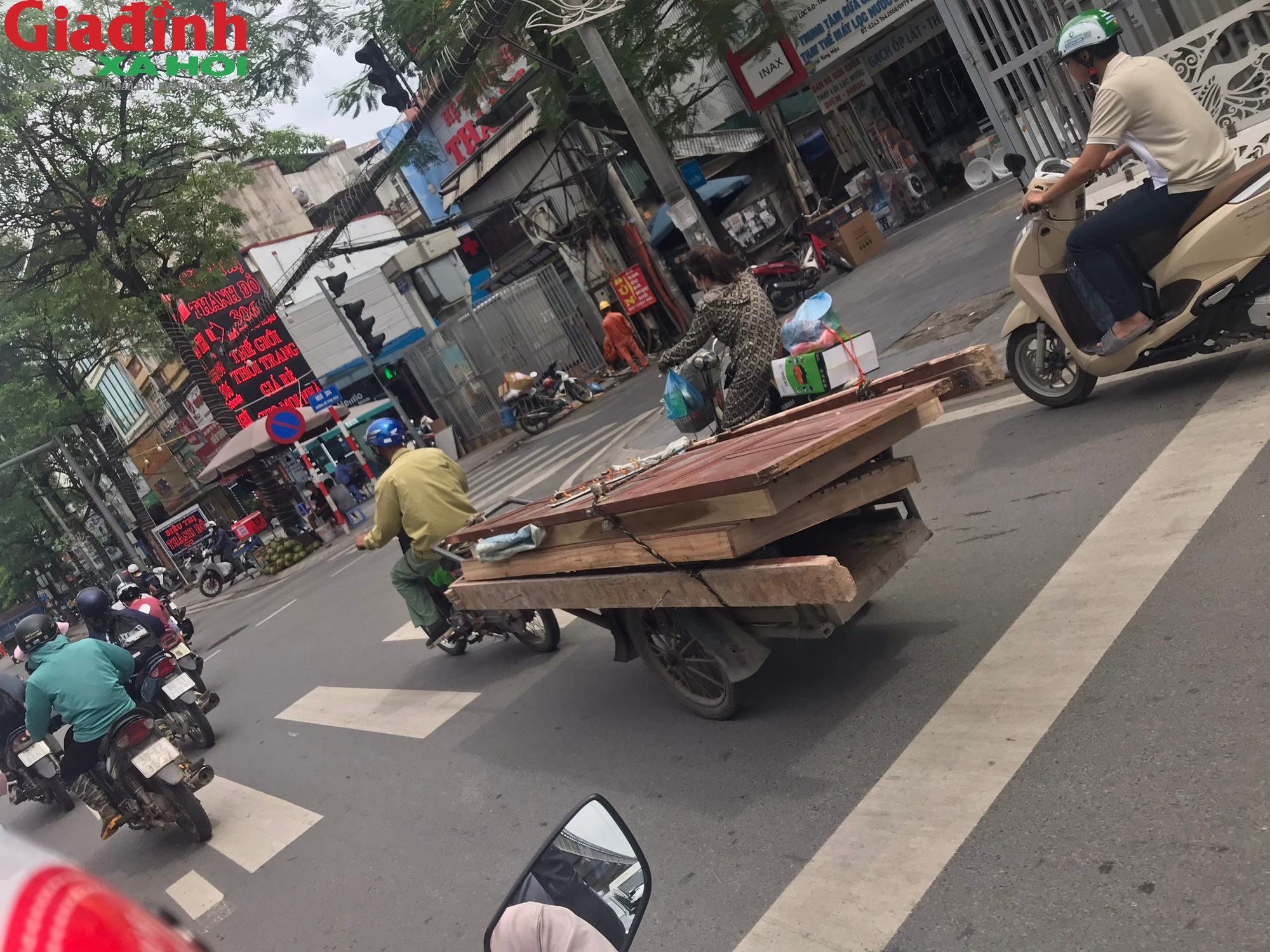 Ám ảnh với xe tự chế lưu thông trên đường phố Hà Nội - Ảnh 3.