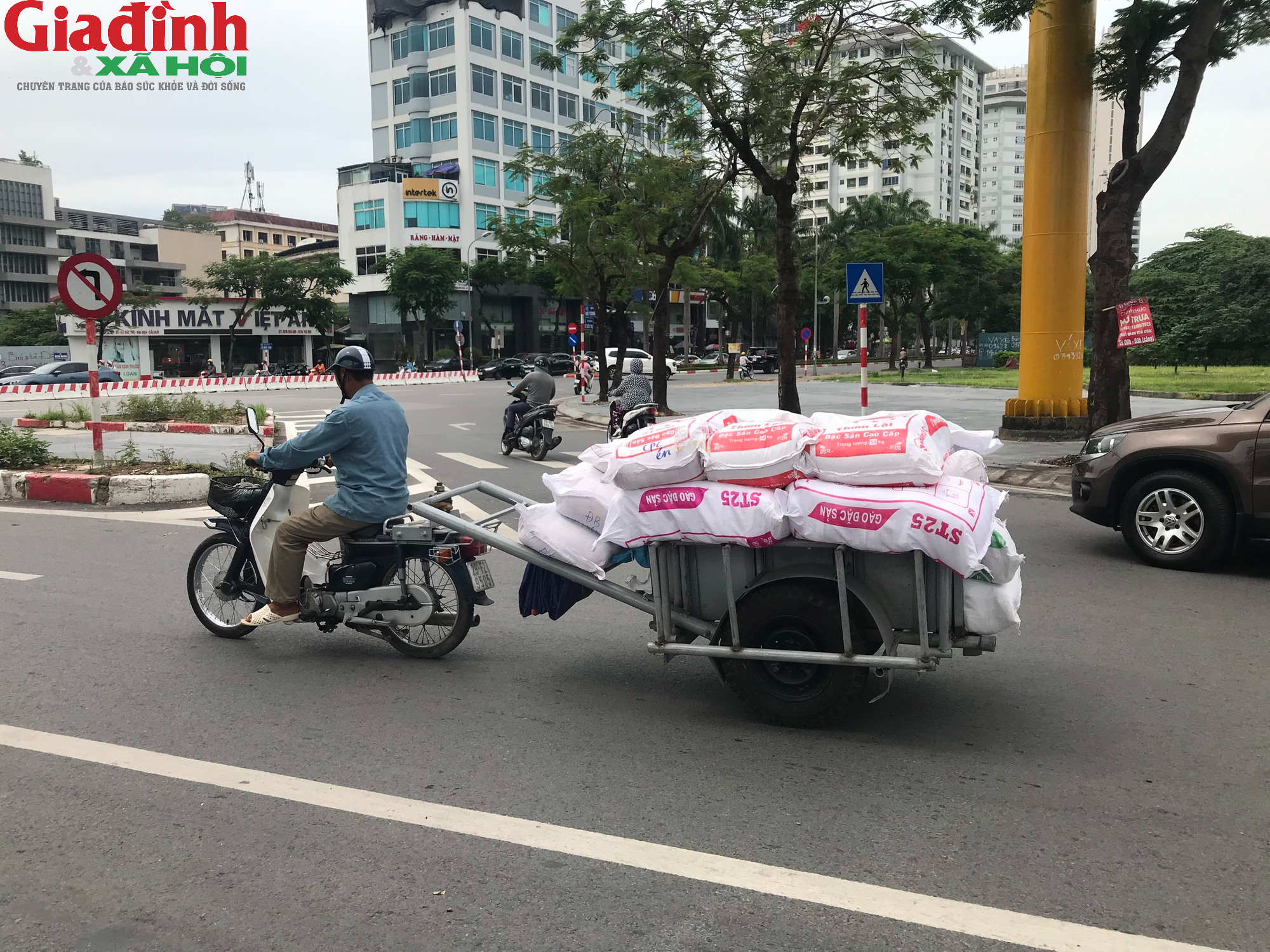 Ám ảnh với xe tự chế lưu thông trên đường phố Hà Nội - Ảnh 4.