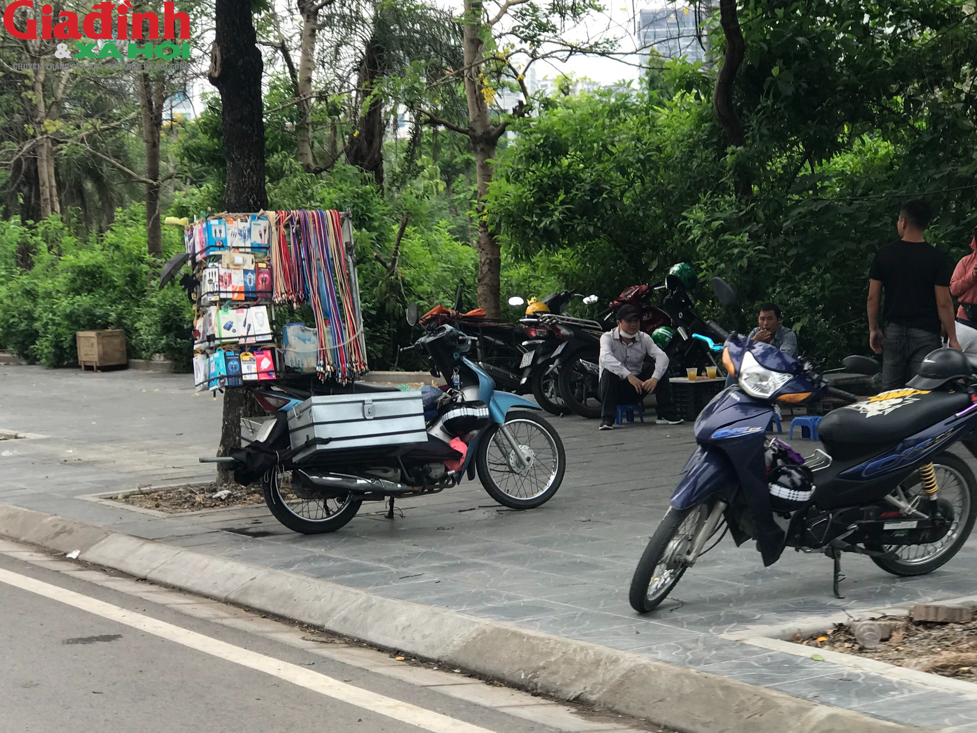Ám ảnh với xe tự chế lưu thông trên đường phố Hà Nội - Ảnh 13.