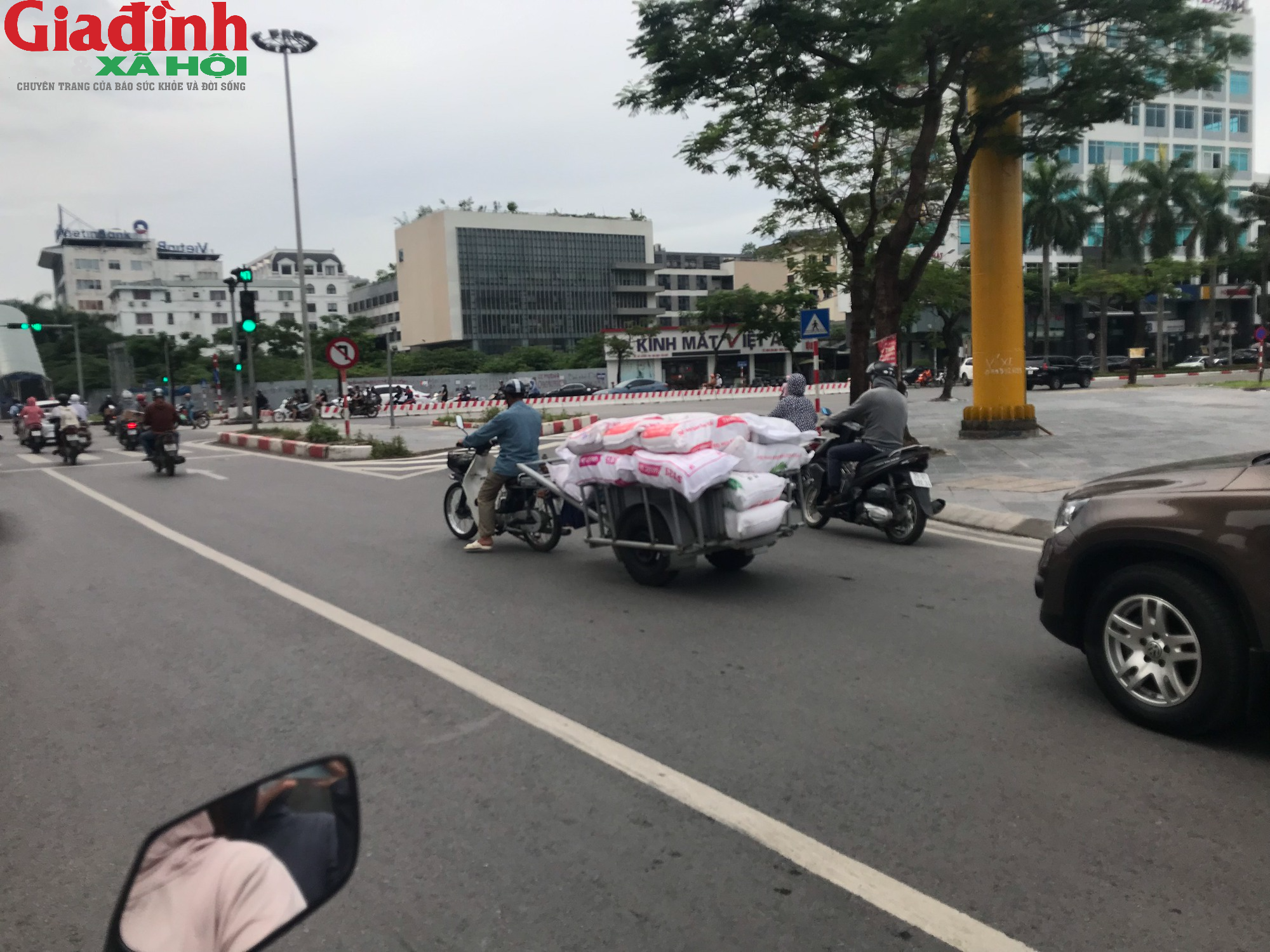 Ám ảnh với xe tự chế lưu thông trên đường phố Hà Nội - Ảnh 14.
