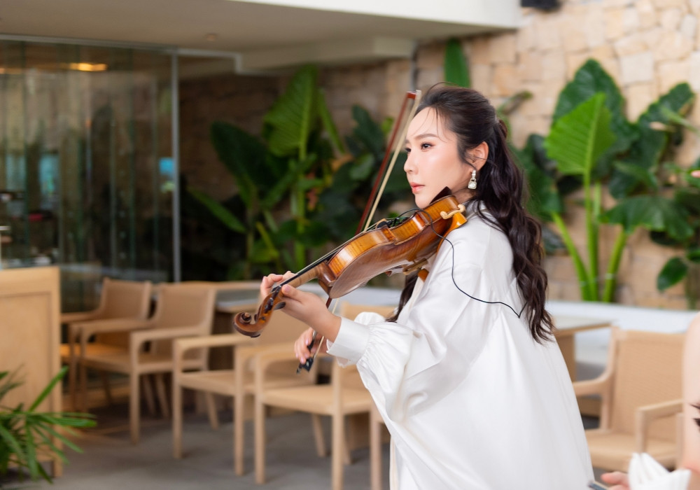 Trương Ngọc Ánh khâm phục nghệ sĩ violin 10 năm chăm con bị bệnh xương thủy tinh - Ảnh 4.