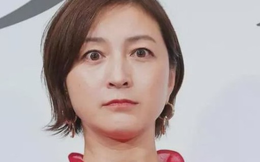 Chồng "ngọc nữ" Nhật Bản mở họp báo về bê bối ngoại tình của vợ để đánh lạc hướng dư luận?