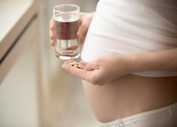 ‏Cường giáp ảnh hưởng đến thai kỳ như thế nào và lưu ý khi dùng thuốc - Ảnh 1.