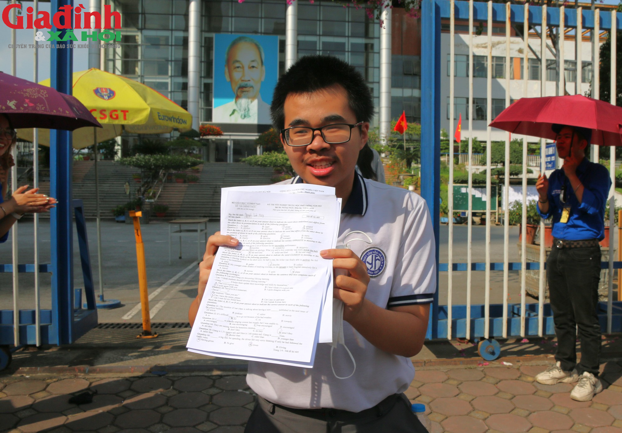 Hà Nội: Sĩ tử kết thúc kỳ thi tốt nghiệp THPT 2023 với 'nụ cười trên môi' - Ảnh 2.
