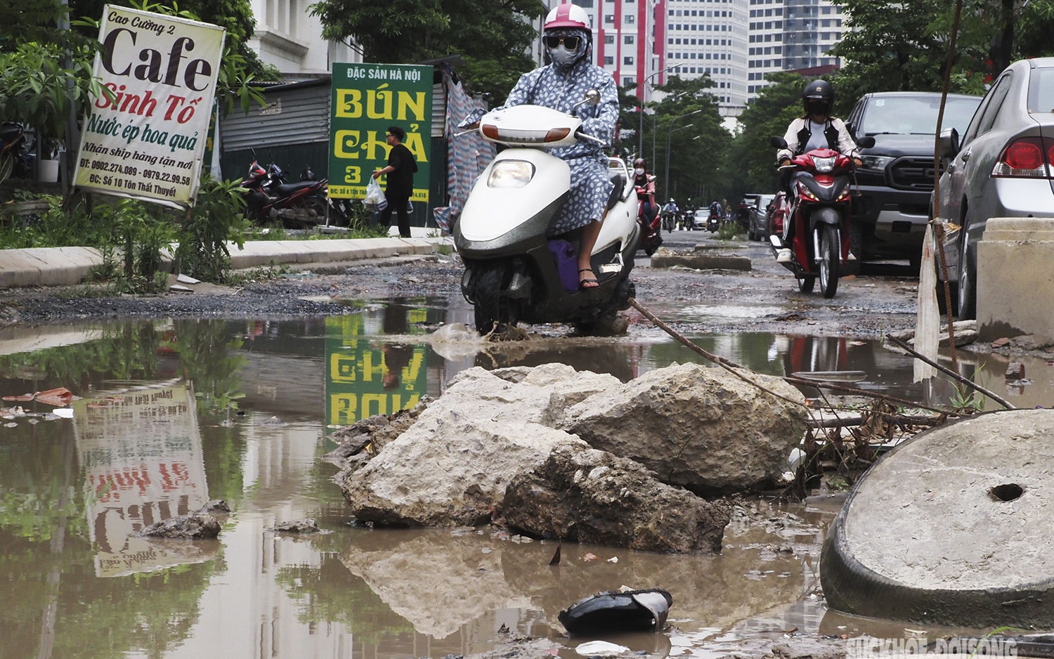 "Con đường đau khổ" ở Hà Nội khiến nhiều người, phương tiện "gặp nạn" chính thức "khơi thông" điểm nghẽn về vốn