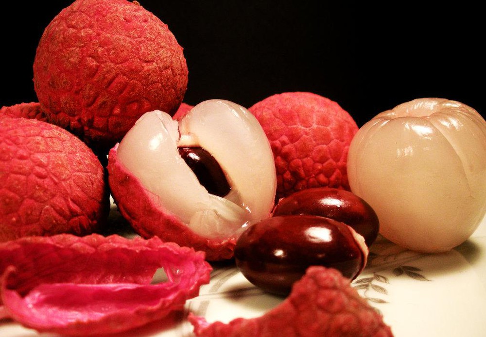 Loại quả bán la liệt ngoài đường tại Việt Nam, giá chỉ 10.000 đồng/kg, xuất ngoại thành hàng &quot;hot&quot;, giá gần 1 triệu đồng/kg - Ảnh 3.