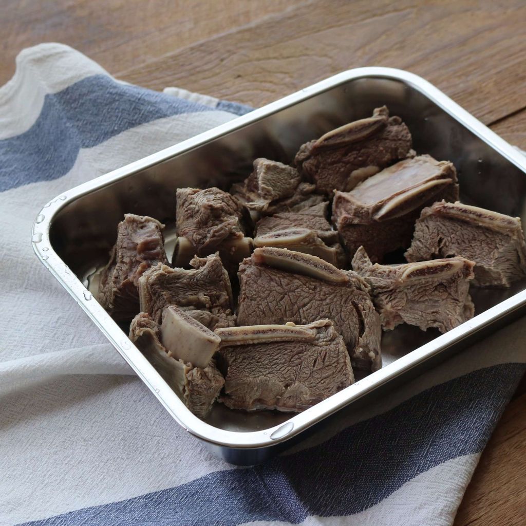 Mách bạn cách làm món sườn bò hầm thơm ngon, hấp dẫn siêu đơn giản - Ảnh 2.