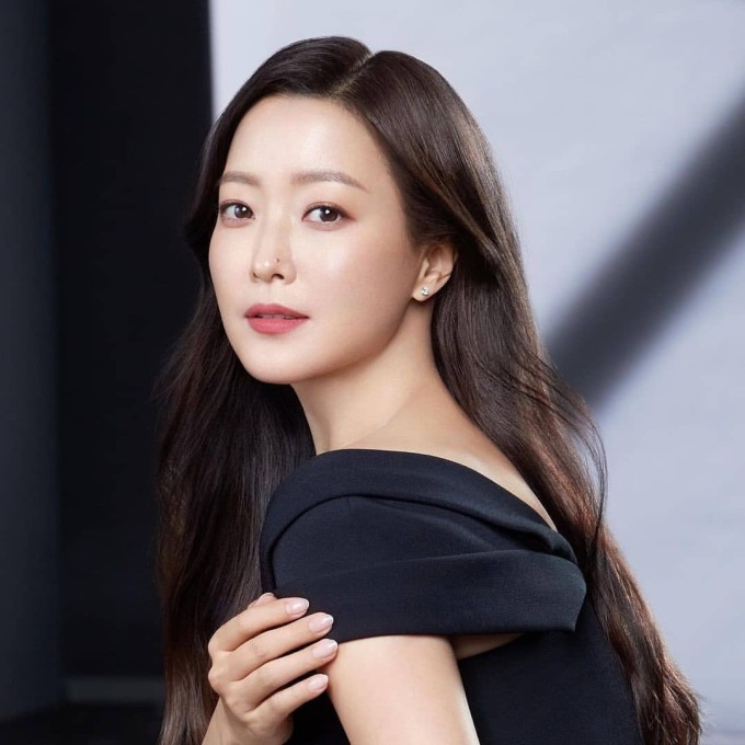 Thói quen giúp Kim Hee Sun vẫn là 'quốc bảo nhan sắc' ở tuổi 47 - Ảnh 2.