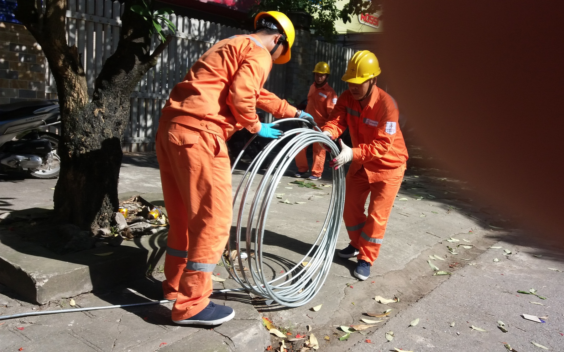 Lịch cắt điện Hà Nội ngày mai 8/7: Thứ Năm nhiệt độ tăng trở lại, có nơi mất 4 lần trong ngày, nhiều công ty cũng ở trong danh sách không còn điện để sản xuất