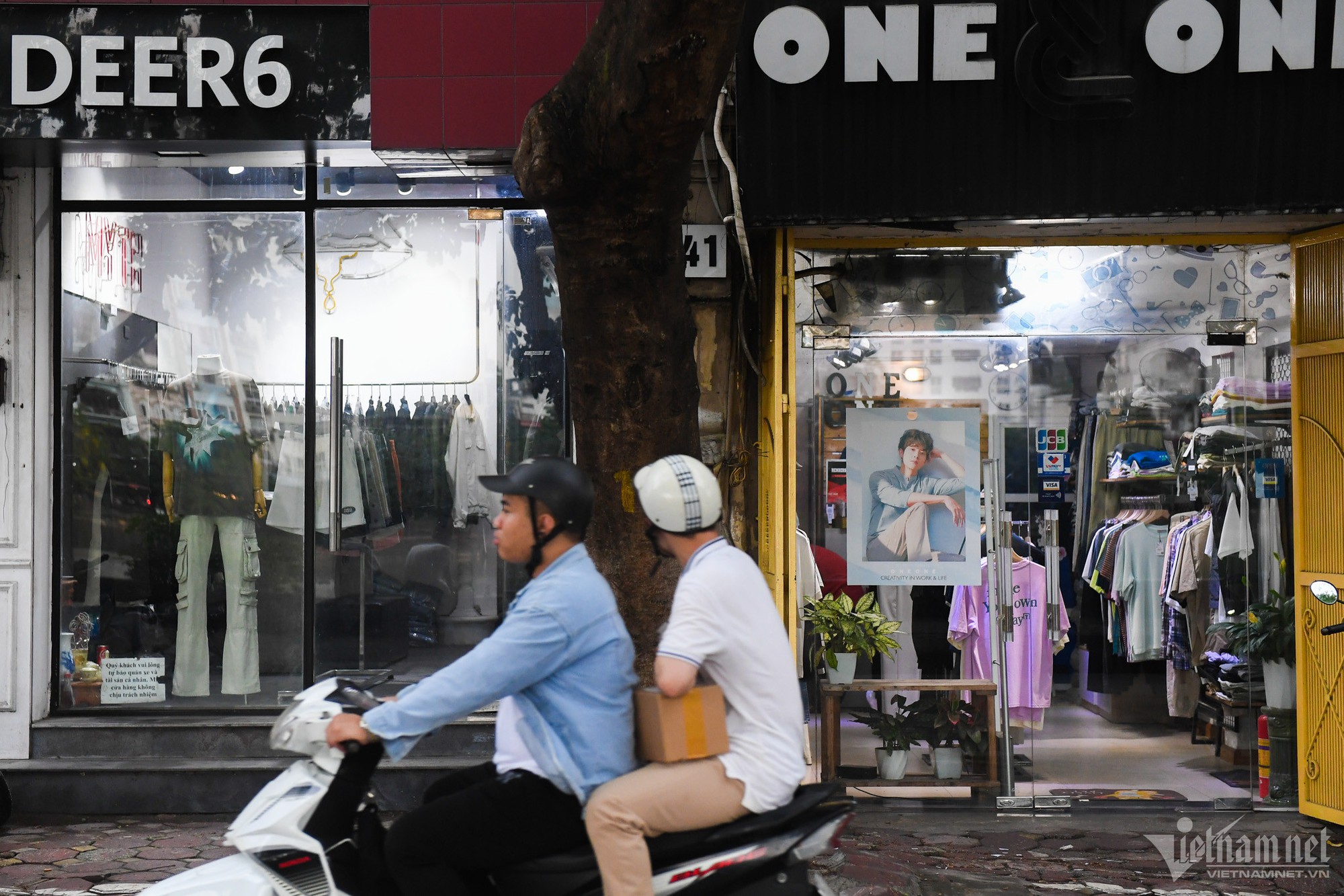 Các con đường thời trang ở Hà Nội ế ẩm, hàng loạt chủ tiệm trả mặt bằng - Ảnh 11.