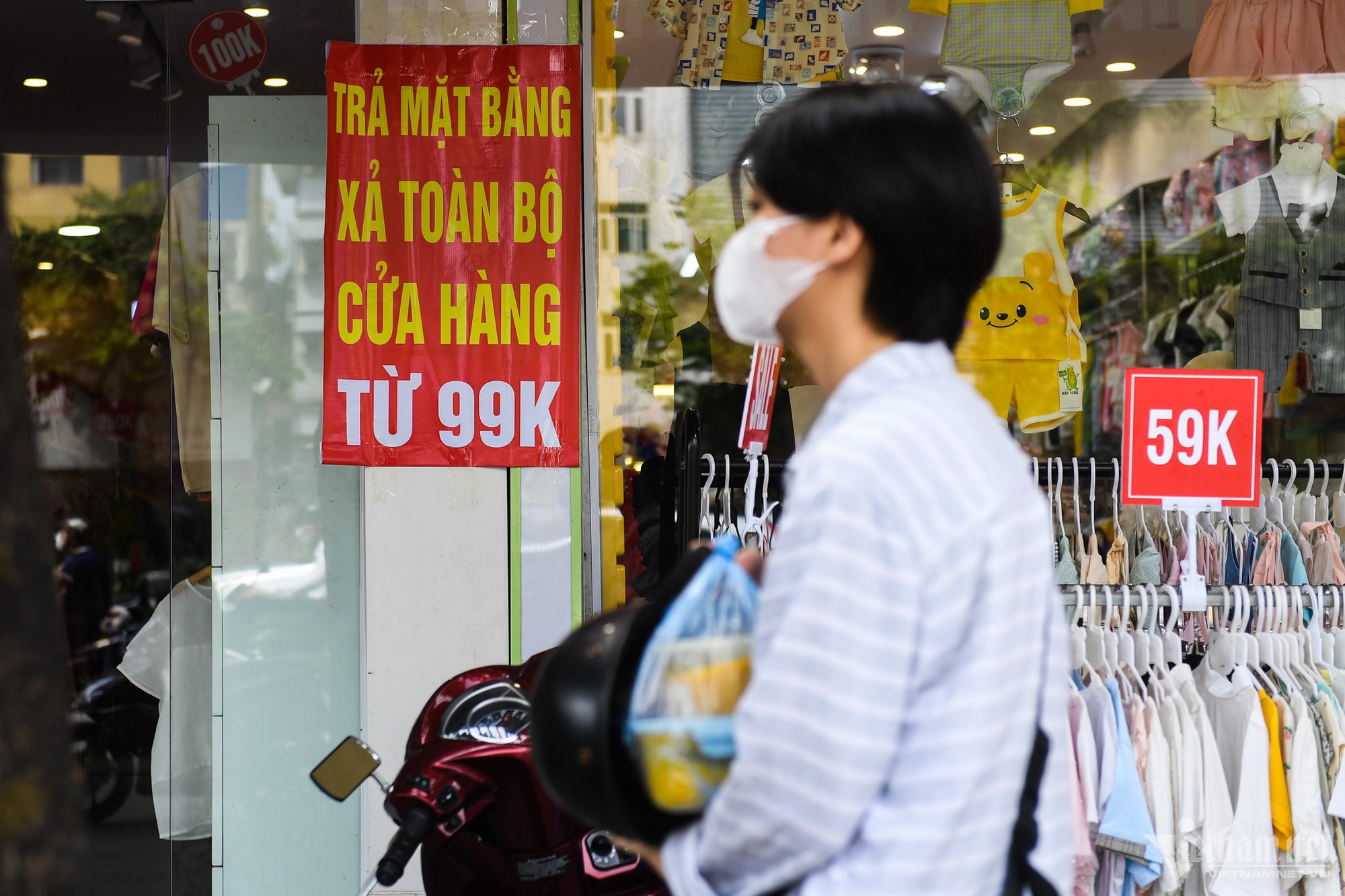Các con đường thời trang ở Hà Nội ế ẩm, hàng loạt chủ tiệm trả mặt bằng - Ảnh 5.