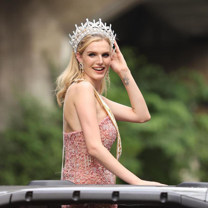 Hoa hậu Chuyển giới Quốc tế 2023 bị miệt thị ngoại hình, gia đình ruồng bỏ - Ảnh 8.
