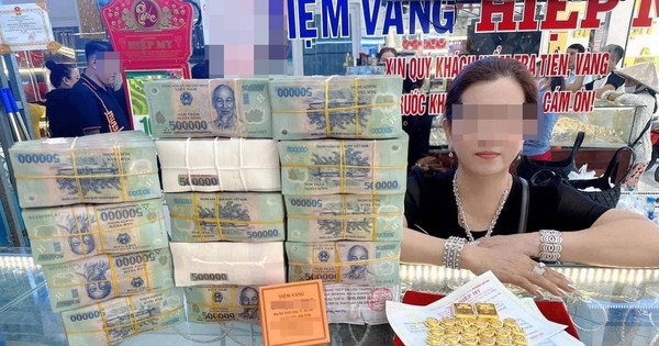 Thực hư một phụ nữ trúng số độc đắc 9 tỷ đồng, rạng rỡ mua vàng bên "đống tiền"