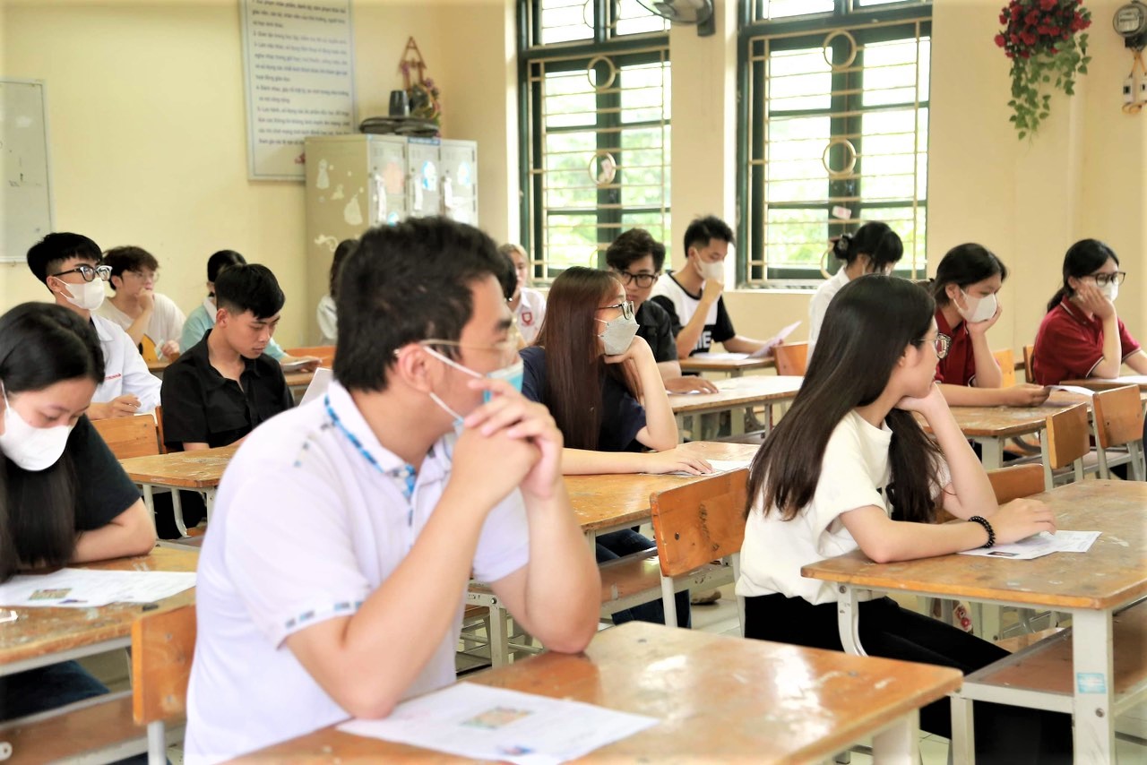 Những trường đại học có điểm chuẩn xét học bạ gần chạm ngưỡng 30 - Ảnh 2.