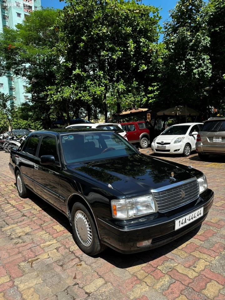Có gì lạ mà chiếc xe Toyota Crown cũ kĩ, tuổi đời tận 25 năm vẫn được đại gia lùng mua với giá tiền tỷ? - Ảnh 2.