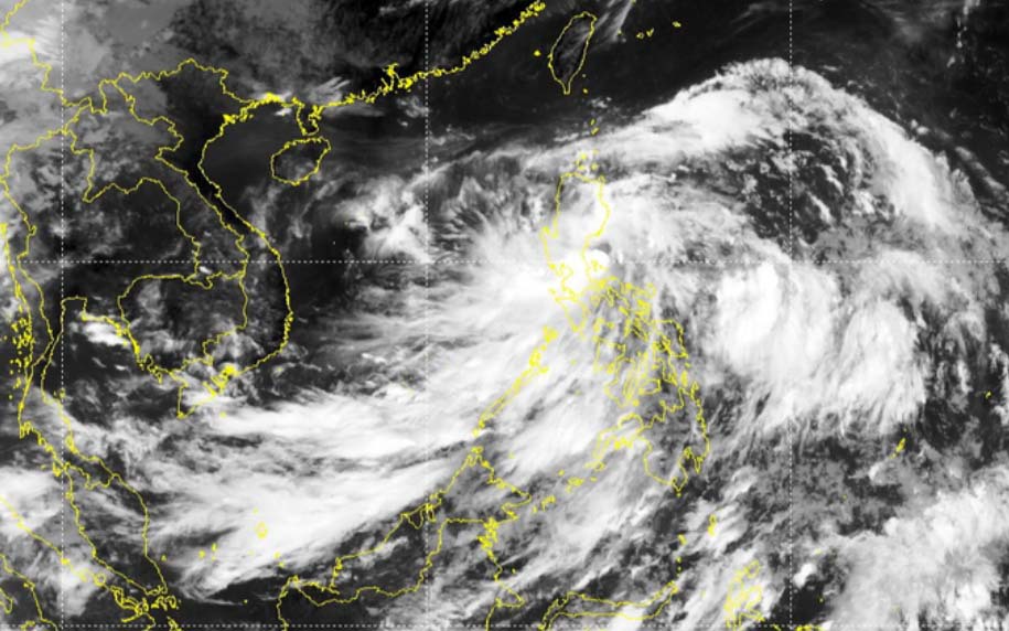 Biển Đông chuẩn bị đón áp thấp nhiệt đới, gió giật cấp 8 và có khả năng mạnh thêm