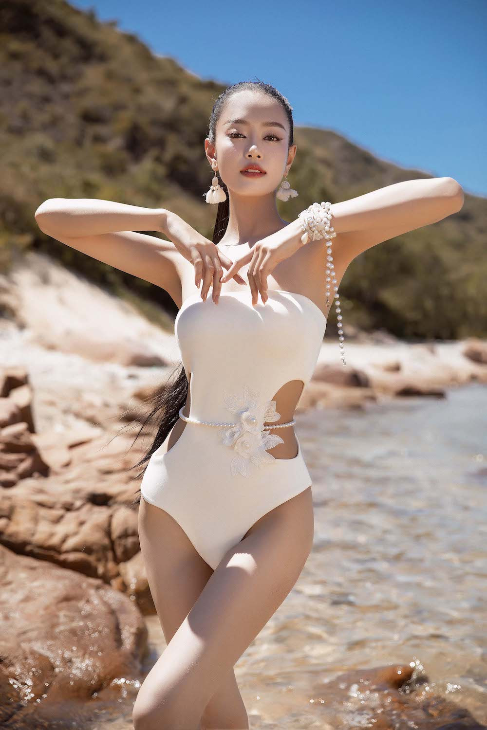 Cận cảnh body nóng bỏng của Top 40 Miss World Vietnam 2023 khi diện áo tắm - Ảnh 4.