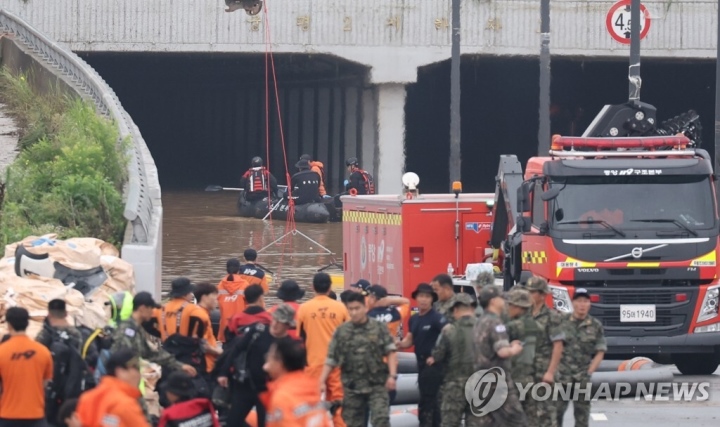 Vụ 13 thi thể trong hầm ngập nước ở Hàn Quốc: Xót xa cuộc gọi cuối trên xe buýt của 2 mẹ con - Ảnh 4.