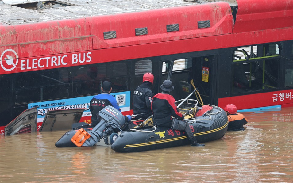 Vụ 13 thi thể trong hầm ngập nước ở Hàn Quốc: Xót xa cuộc gọi cuối trên xe buýt của 2 mẹ con