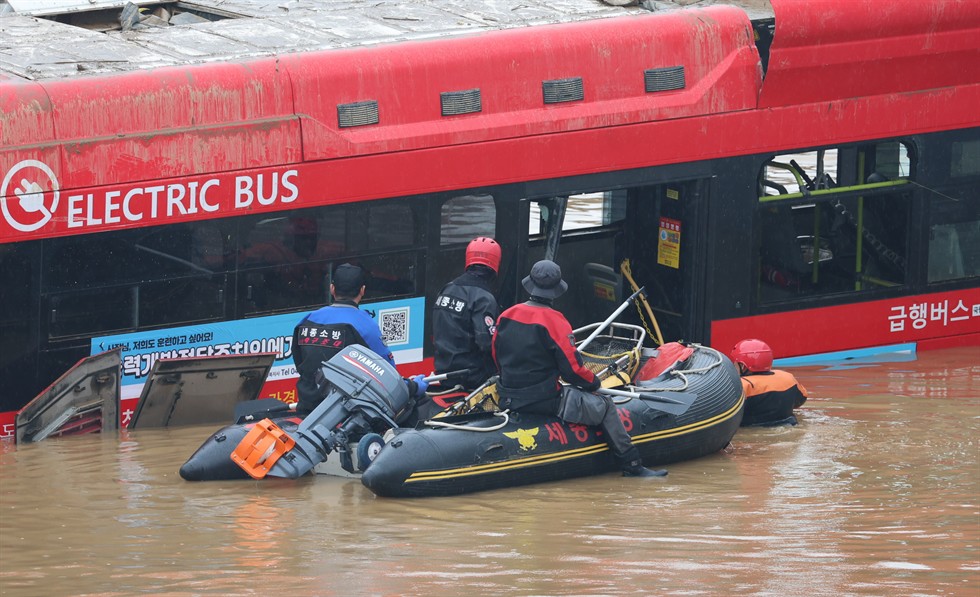 Vụ 13 thi thể trong hầm ngập nước ở Hàn Quốc: Xót xa cuộc gọi cuối trên xe buýt của 2 mẹ con - Ảnh 3.