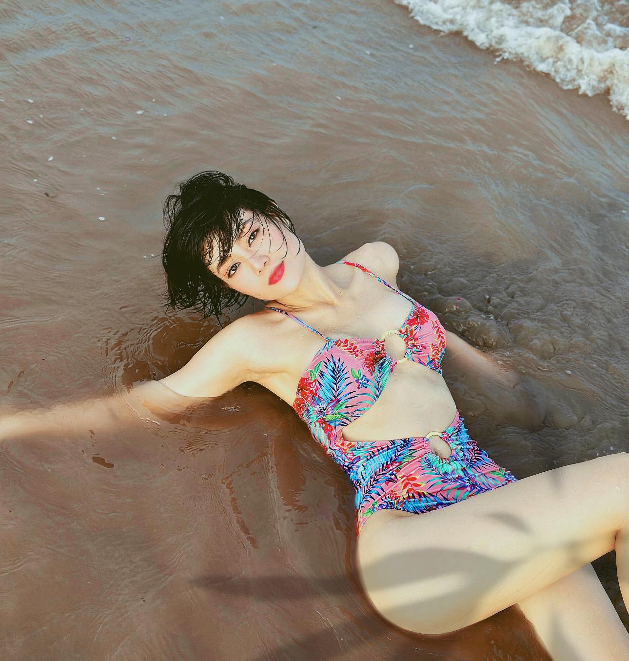 Thoát vai Luyến 'lươn' cửu vạn, Thanh Hương gợi ý diện bikini hoa lá sặc sỡ  - Ảnh 3.