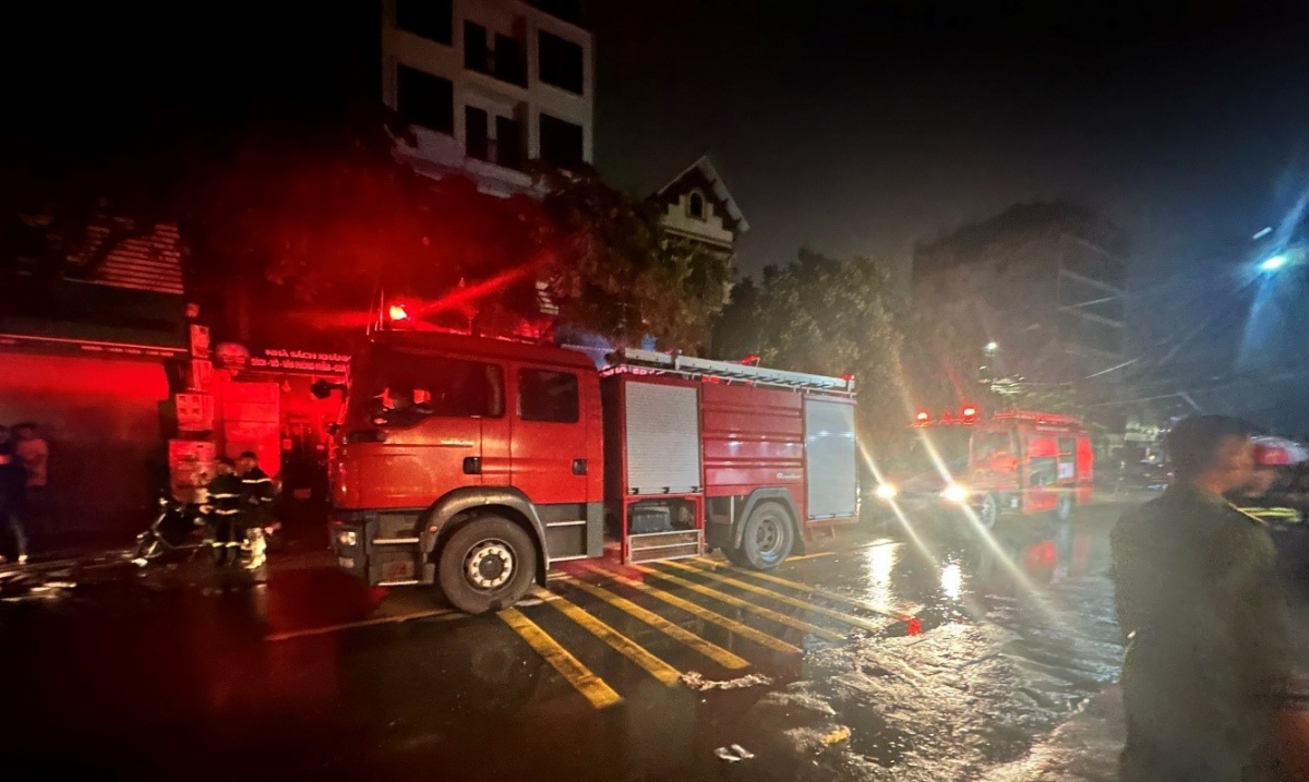 Cháy cửa hàng kinh doanh xe máy khiến 3 người trong 1 gia đình tử vong ở Hà Nội - Ảnh 1.