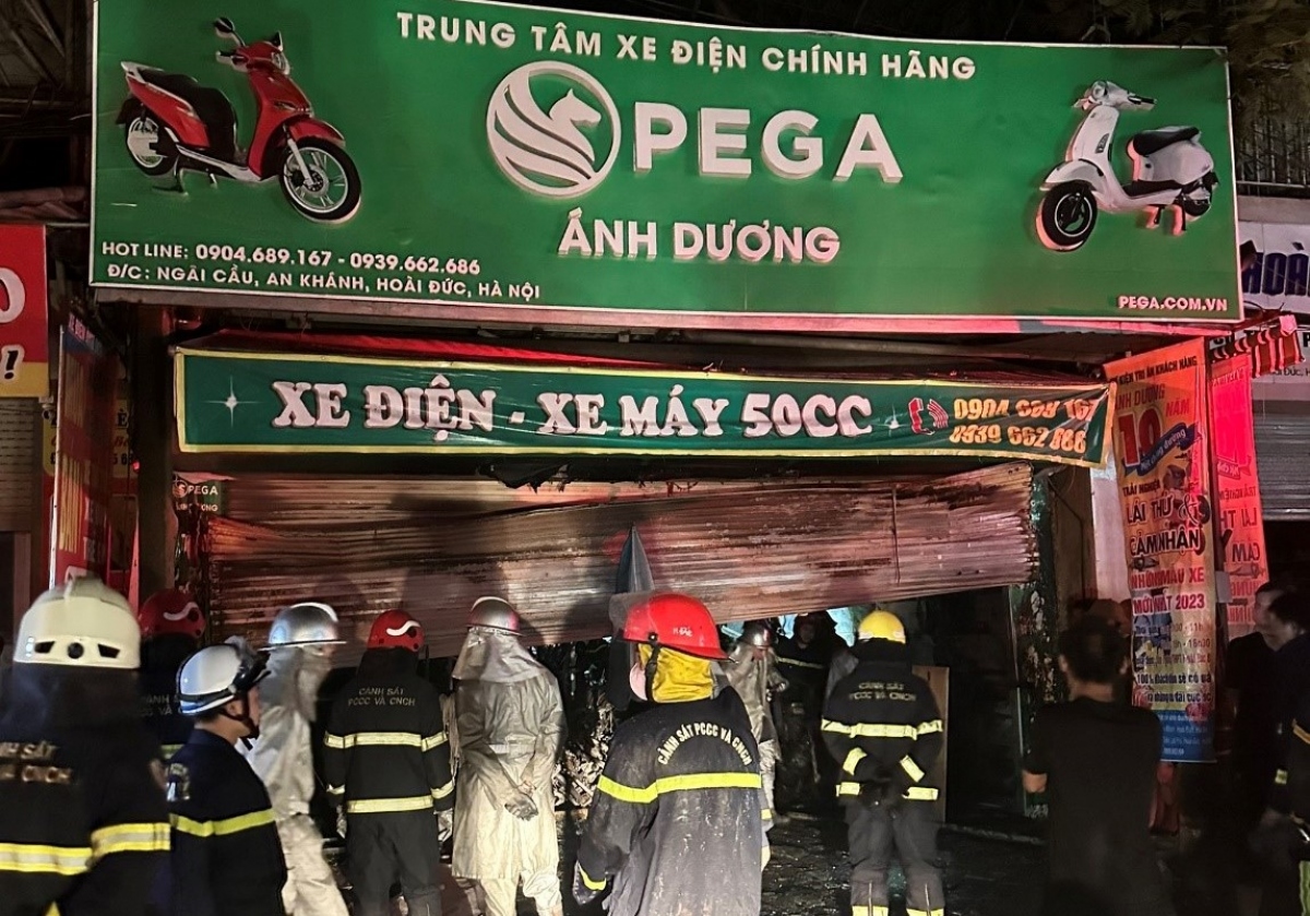 Cháy cửa hàng kinh doanh xe máy khiến 3 người trong 1 gia đình tử vong ở Hà Nội - Ảnh 2.